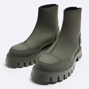 Zara | RUBBERIZED MONOCHROME CHELSEA BOOTS